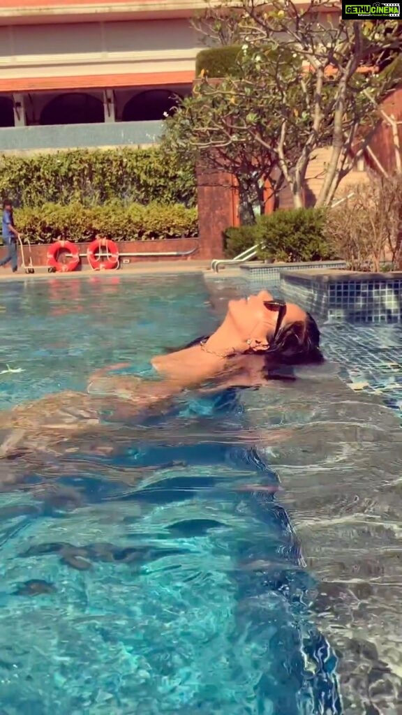 Tuhina Das Instagram - Escaping the summer heat ☀ #doobey #pooldays #poolwear #summerchill #tuhinadas