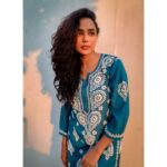Tuhina Das Instagram - “आँखों ने कुछ ऐसे छुआ हल्का हल्का उन्स हुआ...” #sunkissed #ethnicwear #tuhinadas lebua Lucknow