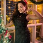 Tuhina Das Instagram - Merry Christmas!! ✨ 🎄 May this day bring more joy to your lives ❤️ #christmas #christmas2022 #christmaslights #tuhinadas