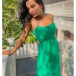 Tuhina Das Instagram - "Keep your face always toward the sunshine - and shadows will fall behind you." #mondaymotivation #greenoutfit #thoughtoftheday #tuhinadas lebua Lucknow