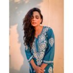 Tuhina Das Instagram - “आँखों ने कुछ ऐसे छुआ हल्का हल्का उन्स हुआ...” #sunkissed #ethnicwear #tuhinadas lebua Lucknow