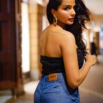Tuhina Das Instagram - Look back, and slay! #instagood #instagram #instalike #glamup #goodvibes #SlayingTheGame #tuhinadas @freakinsindia Mumbai, Maharashtra