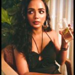 Tuhina Das Instagram - Sipping away #Summer blues to beat the heat 🍹. #summerblues #beattheheat #tuhinadas #mumbaidiaries
