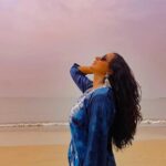 Tuhina Das Instagram - If you listen carefully, the sea waves 🌊 have a rhythm of their own. #mumbaidiaries #weekendvibes #seawaves