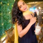 Tuhina Das Instagram - My way of beating the summer heat is cold coffee🥤 What's yours? #summertales #summerdrinks #coldcoffee #indianwear #tuhinadas