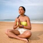 Tuhina Das Instagram - Seeking inner peace on a beach is peace itself ✌️☮️ #beachvibes #throwbackthursday #beachwear #tuhinadas