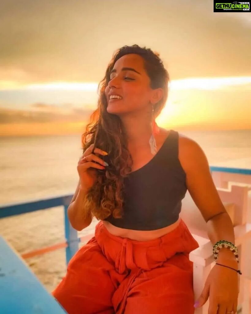 Tuhina Das Instagram - Basking in the sunset colours has its own charm. #sunset #sunsetstories #tuhinadas
