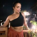 Tuhina Das Instagram - Gleaming stars in the night sky makes me a believer of radiance ✨💫 #throwback #tuesdaythoughts #tuhinadas#tan#vacation