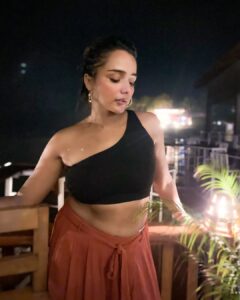 Tuhina Das Instagram - Gleaming stars in the night sky makes me a believer of radiance ✨💫

#throwback #tuesdaythoughts #tuhinadas#tan#vacation