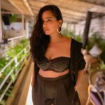 Tuhina Das Instagram - What waiting for the weekend looks like 😂 #thursdaythoughts #weekend #ootd #tuhinadas Titlie