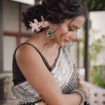 Tuhina Das Instagram - Sundaying in a saree ☀️ #saree #ethnicwear #tuhinadas