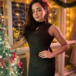 Tuhina Das Instagram - Merry Christmas!! ✨ 🎄 May this day bring more joy to your lives ❤️ #christmas #christmas2022 #christmaslights #tuhinadas