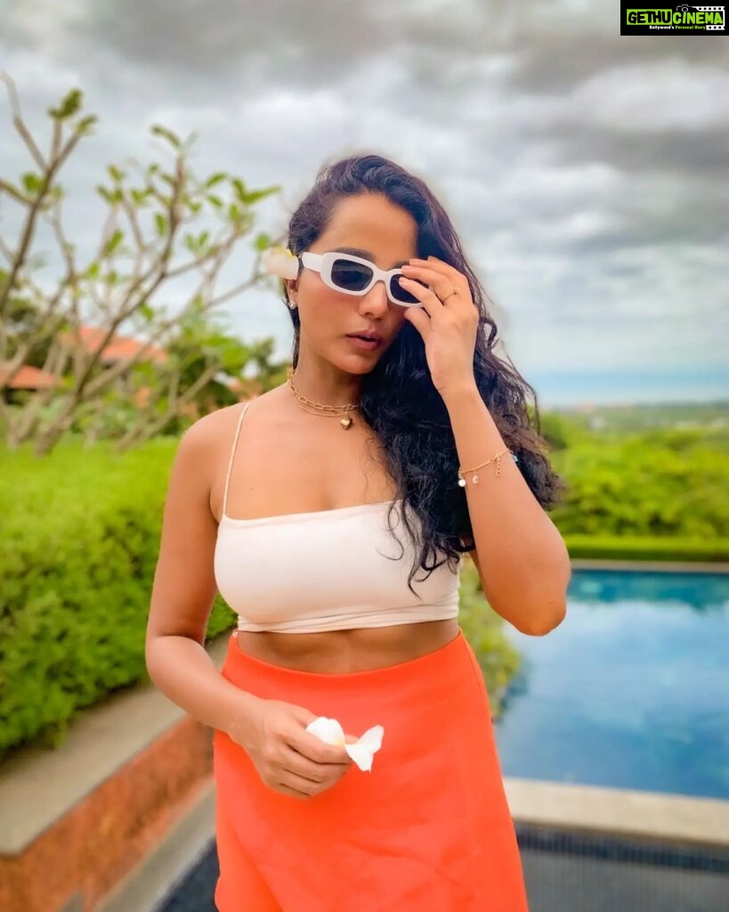 Tuhina Das Instagram - My soul is as wild as the wind, and humble as the flower. #moodoftheday #ootd #feelgood #tuhinadas Hilton Goa Resort