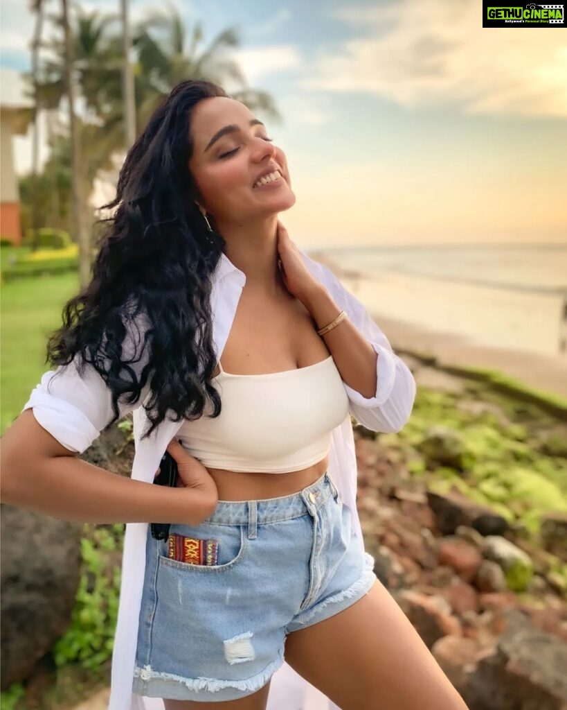 Tuhina Das Instagram - Once you find happiness within, you'll find it everywhere 💖 #ootd #wednesdaywisdom #goodvibes #tuhinadas Goa