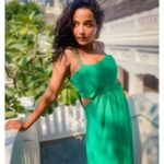 Tuhina Das Instagram - "Keep your face always toward the sunshine - and shadows will fall behind you." #mondaymotivation #greenoutfit #thoughtoftheday #tuhinadas lebua Lucknow