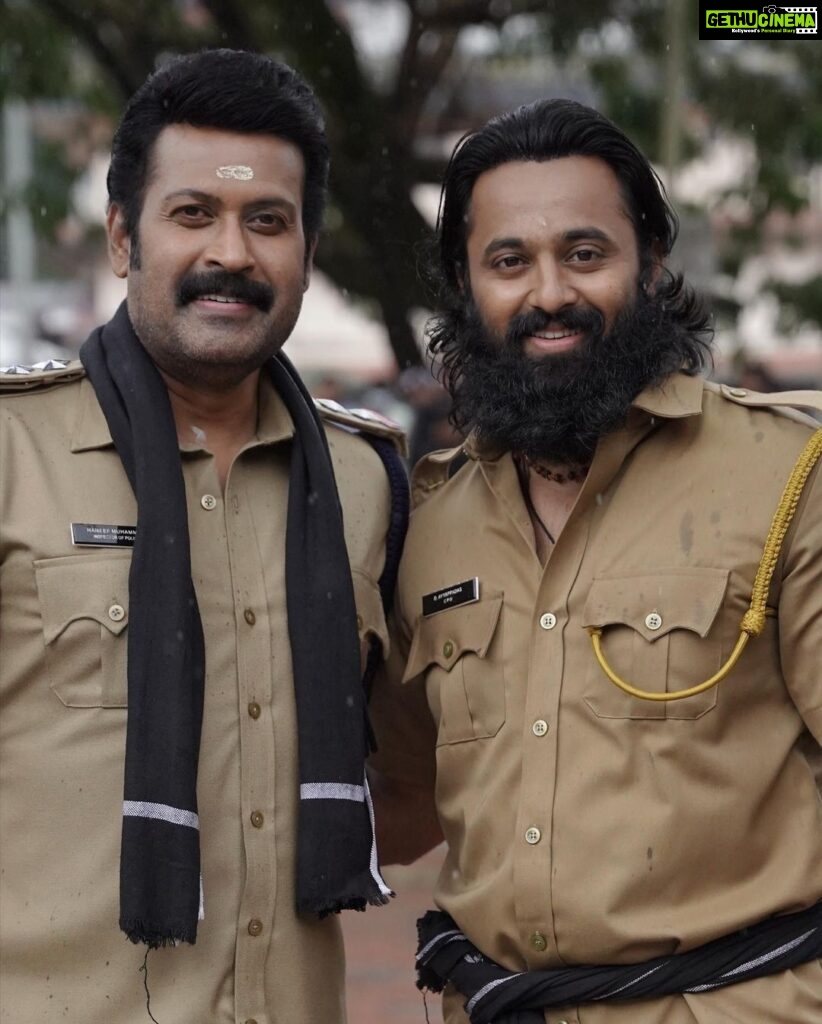 Unni Mukundan Instagram - Many many happy returns of the day to the most humble superstar, Manoj Etta ! Thank you for being a golden heart ! Loads of love and looking forward to more on screen magics together ❤️ @manojkjayan