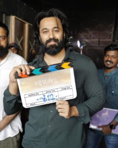 Unni Mukundan Instagram - Gandharva jr. 

STARTS ROLLING. 🎬🎥✨

First schedule starts rolling today. 10/02/2023 

Gandharva jr. | ഗന്ധർവ്വ jr. | ಗಂಧರ್ವ jr. | గంధర్వుడు jr. | கந்தர்வ jr. | गंधर्वा jr.

#Gandharvajr #UnniMukundan #VishnuAravind #PrasobhKrishna 
#SuvinKVarkey 
#SujithSujathan #PraveenPrabharam 
#JakesBejoy
#LittleBigFilms

Banner: little big films 
Produced by suvin k varkey & Prasobh krishna
Directed by : Vishnu Aravind 
Written by : praveen prabharam & sujin sujathan 
Dop : chandru selvaraj
Music : jakes bejoy 
Editor : Appu bhattathiri & Christy Sebastian 
Production controller : Manoj poomkunnam, Sajeev chandhiroor
Exe producer : vineeth j pulludan
Production designer : vinod raveendran 
Art director : ouseph john
costume designer : gayathri kishore 
Makeup: ronex Xavier 
VFX : mindstein studios 
Chief Associate dir: akhil c thilakan
Asst directors : Manu Pillai, Murali Krishnan, Arunlal, Akhil Chandran, Kiran Oommen Raj
Stills: Bijith Dharmadam 
Promotion Consultant: Vipin Kumar, 10g Media 

@gandharvajrmovie 
@iamunnimukundan 
@films.littlebig @suvinkvarkey @vishnuaravind10 @timbuktu.man @sujinsujathan @jakes_bejoy @appubhattathiri @chandruselvaraj @vineeth_joy_pulludan @g_kishore_gk @artdirectorvinodraveendran @sajeevchandiroor @manojpoomkunn @ouseph_john @muralikrishnan_official @akhil_c_thilakan @bijith_dharmadam @manupillaiii @anandpadmanp @vvipink @10gmedia @mindsteinstudios @dcrusandrew @arunlalsp