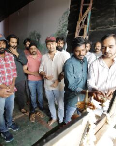 Unni Mukundan Instagram - Gandharva jr. 

STARTS ROLLING. 🎬🎥✨

First schedule starts rolling today. 10/02/2023 

Gandharva jr. | ഗന്ധർവ്വ jr. | ಗಂಧರ್ವ jr. | గంధర్వుడు jr. | கந்தர்வ jr. | गंधर्वा jr.

#Gandharvajr #UnniMukundan #VishnuAravind #PrasobhKrishna 
#SuvinKVarkey 
#SujithSujathan #PraveenPrabharam 
#JakesBejoy
#LittleBigFilms

Banner: little big films 
Produced by suvin k varkey & Prasobh krishna
Directed by : Vishnu Aravind 
Written by : praveen prabharam & sujin sujathan 
Dop : chandru selvaraj
Music : jakes bejoy 
Editor : Appu bhattathiri & Christy Sebastian 
Production controller : Manoj poomkunnam, Sajeev chandhiroor
Exe producer : vineeth j pulludan
Production designer : vinod raveendran 
Art director : ouseph john
costume designer : gayathri kishore 
Makeup: ronex Xavier 
VFX : mindstein studios 
Chief Associate dir: akhil c thilakan
Asst directors : Manu Pillai, Murali Krishnan, Arunlal, Akhil Chandran, Kiran Oommen Raj
Stills: Bijith Dharmadam 
Promotion Consultant: Vipin Kumar, 10g Media 

@gandharvajrmovie 
@iamunnimukundan 
@films.littlebig @suvinkvarkey @vishnuaravind10 @timbuktu.man @sujinsujathan @jakes_bejoy @appubhattathiri @chandruselvaraj @vineeth_joy_pulludan @g_kishore_gk @artdirectorvinodraveendran @sajeevchandiroor @manojpoomkunn @ouseph_john @muralikrishnan_official @akhil_c_thilakan @bijith_dharmadam @manupillaiii @anandpadmanp @vvipink @10gmedia @mindsteinstudios @dcrusandrew @arunlalsp