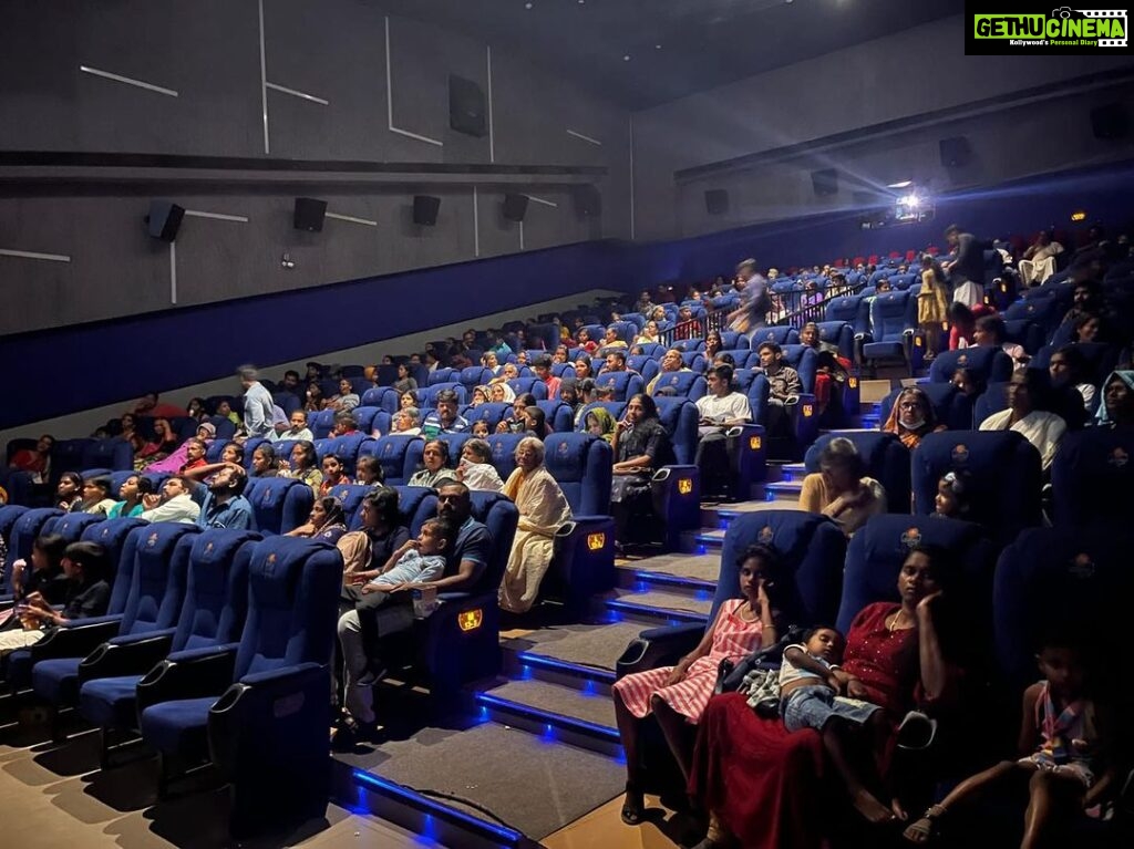 Unni Mukundan Instagram - #Day33, #Malikappuram movie house full show at kalladikode bala cinemas! 💖