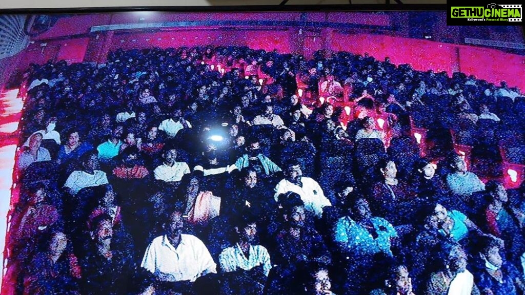 Unni Mukundan Instagram - #Day32 ❤️ S Cinemas, Konni ✨ #Malikappuram