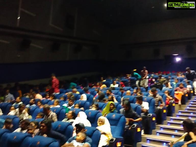 Unni Mukundan Instagram - #Day33, #Malikappuram movie house full show at kalladikode bala cinemas! 💖