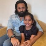 Unni Mukundan Instagram – Our cute #Malikappuram – #Devananda has a request to all our dear Tamil fans !! 🤗❤️ 

Releasing tomorrow! Bookings open now!!