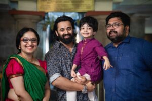 Unni Mukundan Instagram - At the Upanayanam Ceremony of dear Navneet ❤️ and catching up with my friend @iyerdivyas 🙃 @neeleshek 📸