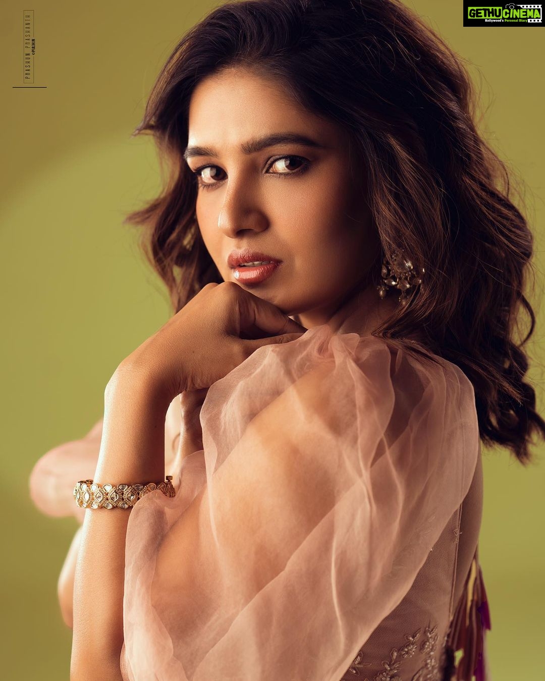 Vani Bhojan Instagram - Shot by @prachuprashanth Outfits & Styling by @chaitanyarao_official Makeup by @kalwon_beauty Hair by @ganesh_hair_architect