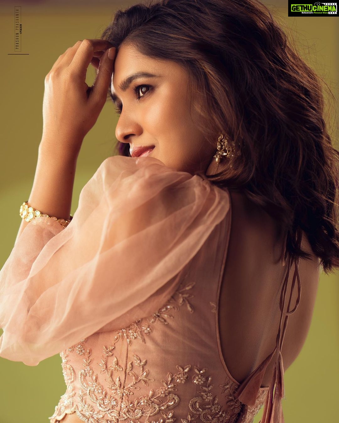Vani Bhojan Instagram - Shot by @prachuprashanth Outfits & Styling by @chaitanyarao_official Makeup by @kalwon_beauty Hair by @ganesh_hair_architect