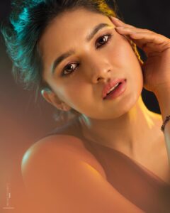 Vani Bhojan Instagram - Shot by @prachuprashanth 
Outfits & Styling by @chaitanyarao_official
Makeup by @kalwon_beauty 
Hair by @ganesh_hair_architect