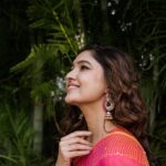Vani Bhojan Instagram - Saree - @thepallushop Video by @anandarubhan Photography @madras_ponnu MUAH - @anushyaa_mua Blouse - @thugil_designs Jewellery - @mspinkpantherjewel