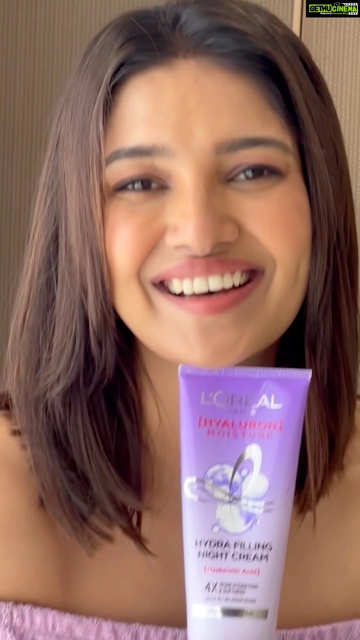 Vani Bhojan Instagram - #Collab Here’s the perfect solution for my My Haircare Routine! With constant shoots and travel, I’m always on the hunt for products that make my hair look and feel great all year round. But when I heard about L’Oréal Paris’s new Hyaluron Moisture Haircare Range, I just knew I had to get it! The moisturizing shampoo and conditioner detangles my hair and locks the hydration for upto 72 hr. The Hydra Filling Cream was the cherry on the icing! It was just the best addition to my Haircare routine. Not only did it make my hair look soft but also feel healthier and hydrated. Isn’t it great to hear ‘no more bad hair days’? Well if you wish for that too, go grab this now! I’m sure you won’t be disappointed! @lorealparis @flipkart #HydrateWithHyaluron #HyaluronMoisture #HydraFillingNightCream #72hrhydration
