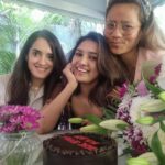 Vani Bhojan Instagram - #birthdayclicks ❤️ @rachelstylesmith @arunaguhan Love you both 🤗🤗🤗🤗🤗🧿
