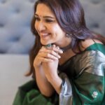 Vani Bhojan Instagram – Festive season is here and avail 10% off on this brand new handloom Maheshwari saree using the code VANIG10  @thepallushop @mspinkpantherjewel @arunprasath_photography