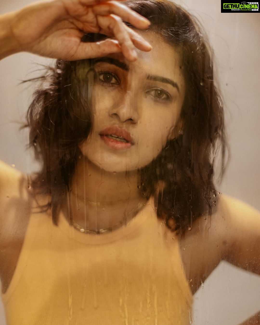 Vani Bhojan Instagram - 💛 @arunprasath_photography