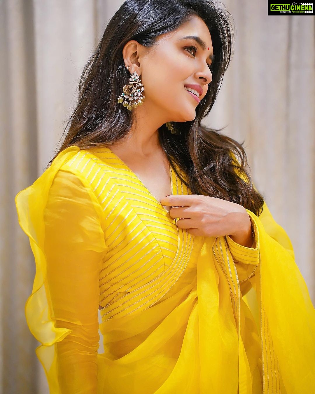 Vani Bhojan Instagram - 💛 @pradejewels @studio149