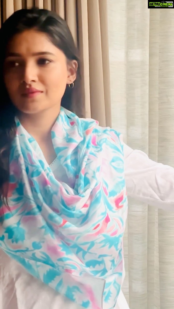 Vani Bhojan Instagram - 💕💙💙💙 scarf @vvyombyshuchita