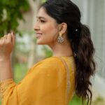 Vani Bhojan Instagram - 💛🧡 @label_afeera @pradejewels @kiransaphotography