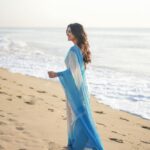 Vani Bhojan Instagram - For : @imainila_collective Wearing their Exclusive Classic Handwoven Soft Cotton Saree in the transition colours of Blue💙 the saree was so dreamy and felt like a breeze. Check out their Website for new launches for the festive season. Use ‘ VANI10 ‘ to avail 10% off on all your purchases✨ Photography: @anitakamaraj MUA: @salomirdiamond Blouse: @turquoisedesignstudio
