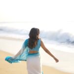 Vani Bhojan Instagram - For : @imainila_collective Wearing their Exclusive Classic Handwoven Soft Cotton Saree in the transition colours of Blue💙 the saree was so dreamy and felt like a breeze. Check out their Website for new launches for the festive season. Use ‘ VANI10 ‘ to avail 10% off on all your purchases✨ Photography: @anitakamaraj MUA: @salomirdiamond Blouse: @turquoisedesignstudio Video editing: @ashwin_guru17