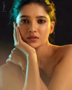 Vani Bhojan Instagram - Shot by @prachuprashanth 
Outfits & Styling by @chaitanyarao_official
Makeup by @kalwon_beauty 
Hair by @ganesh_hair_architect