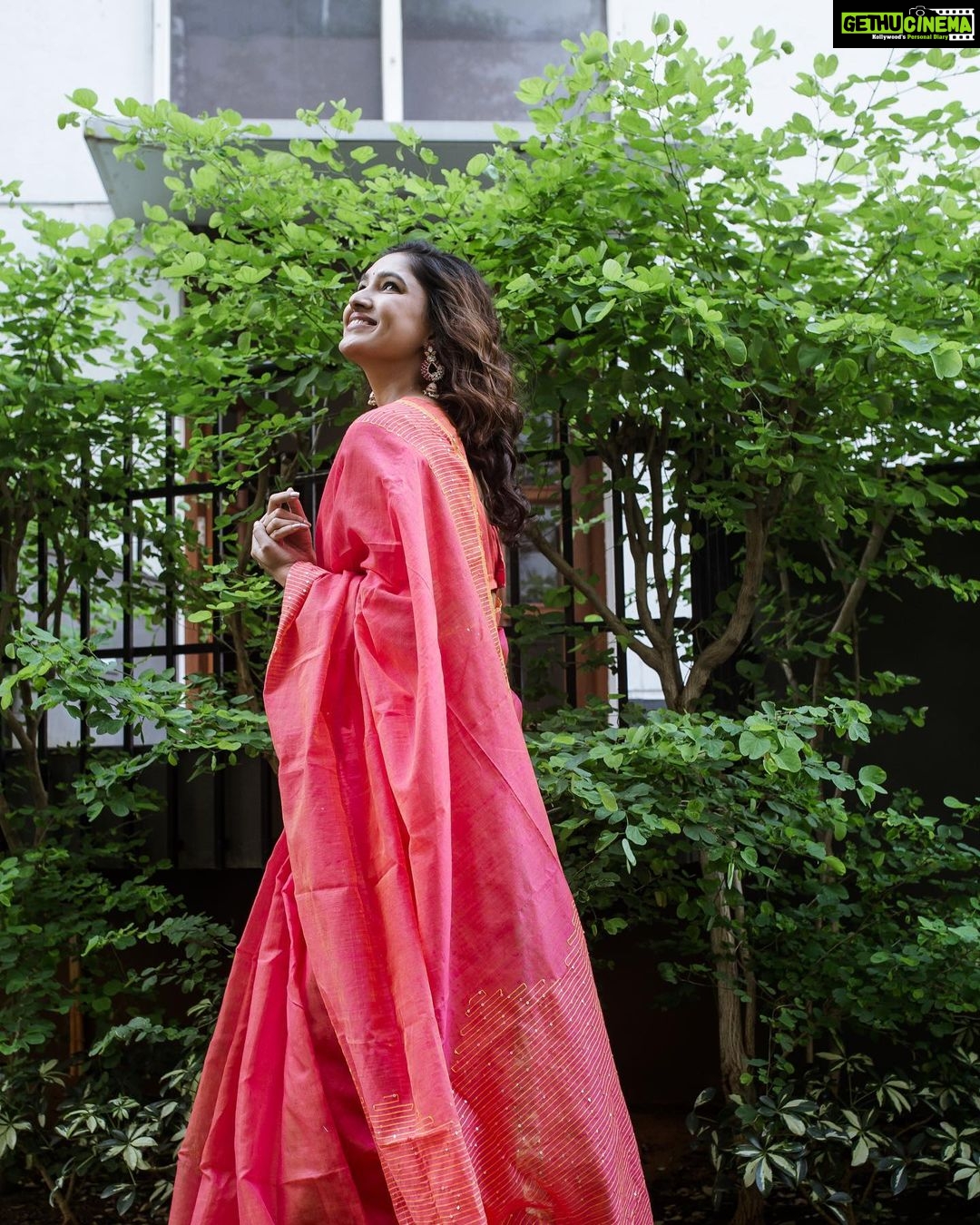 Vani Bhojan Instagram - Saree - @thepallushop Video by @anandarubhan Photography @madras_ponnu MUAH - @anushyaa_mua Blouse - @thugil_designs Jewellery - @mspinkpantherjewel
