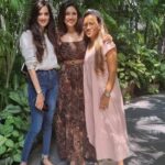 Vani Bhojan Instagram - #birthdayclicks ❤️ @rachelstylesmith @arunaguhan Love you both 🤗🤗🤗🤗🤗🧿