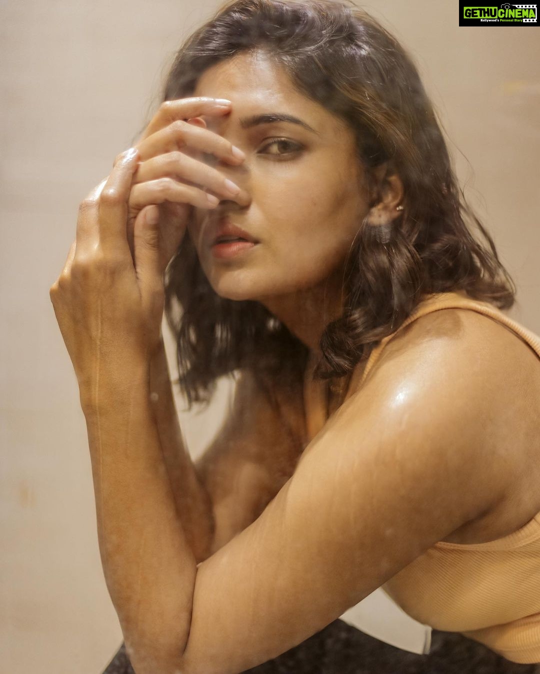 Vani Bhojan Instagram - 💛 @arunprasath_photography