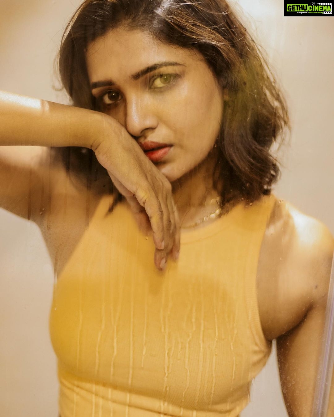 Vani Bhojan Instagram - 💛 @arunprasath_photography