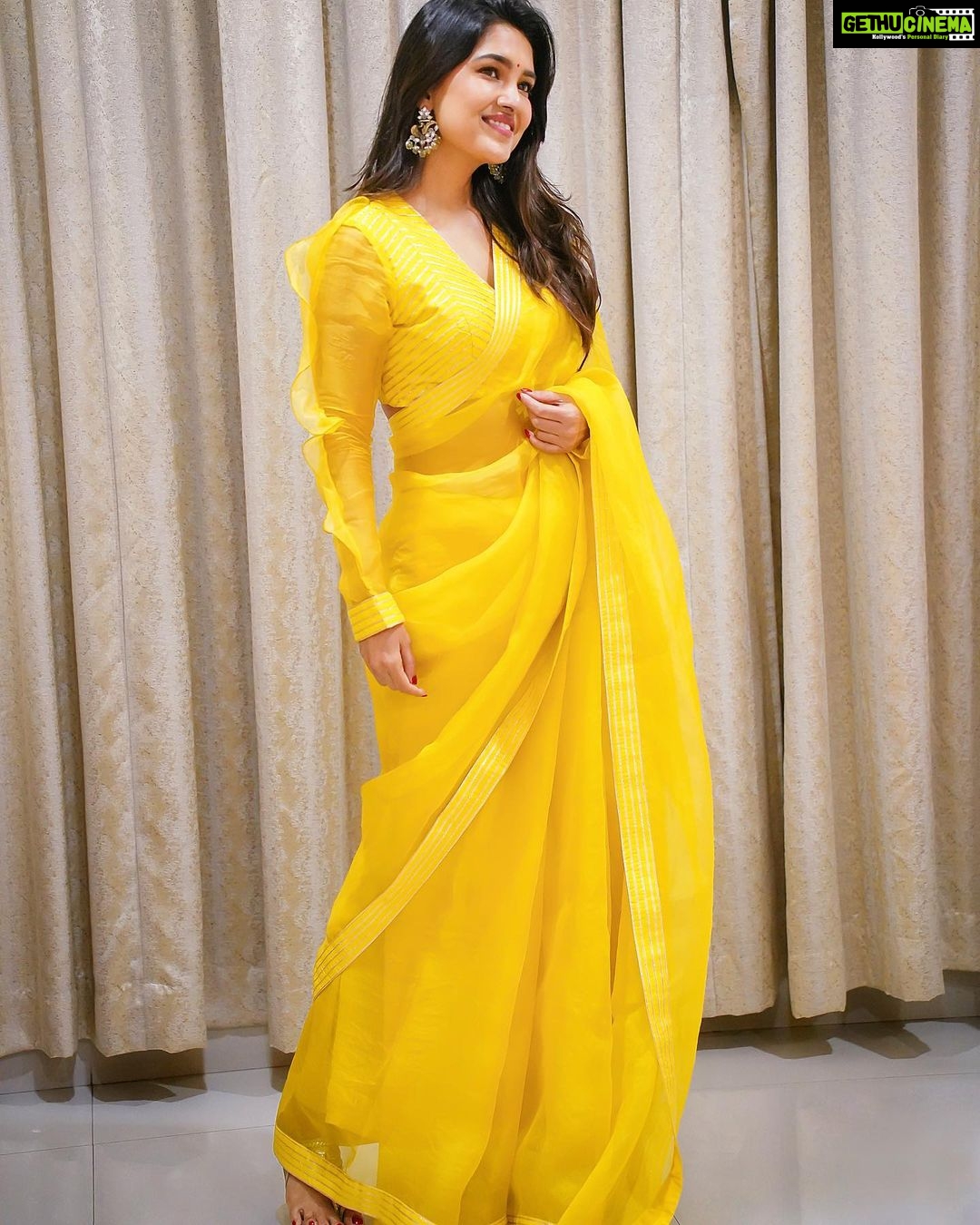 Vani Bhojan Instagram - 💛 @pradejewels @studio149