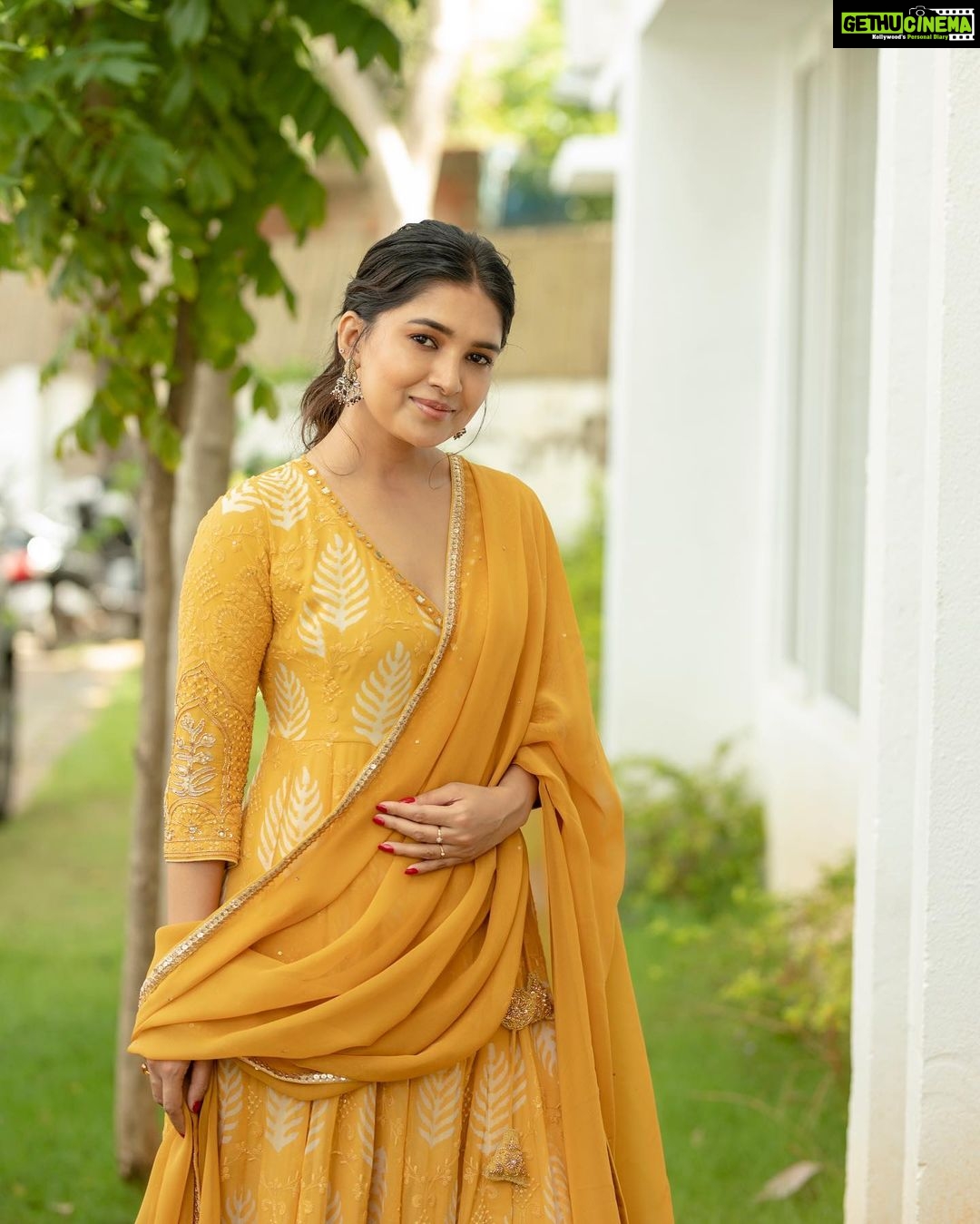 Vani Bhojan Instagram - ๐๐งก @label_afeera @pradejewels @kiransaphotography