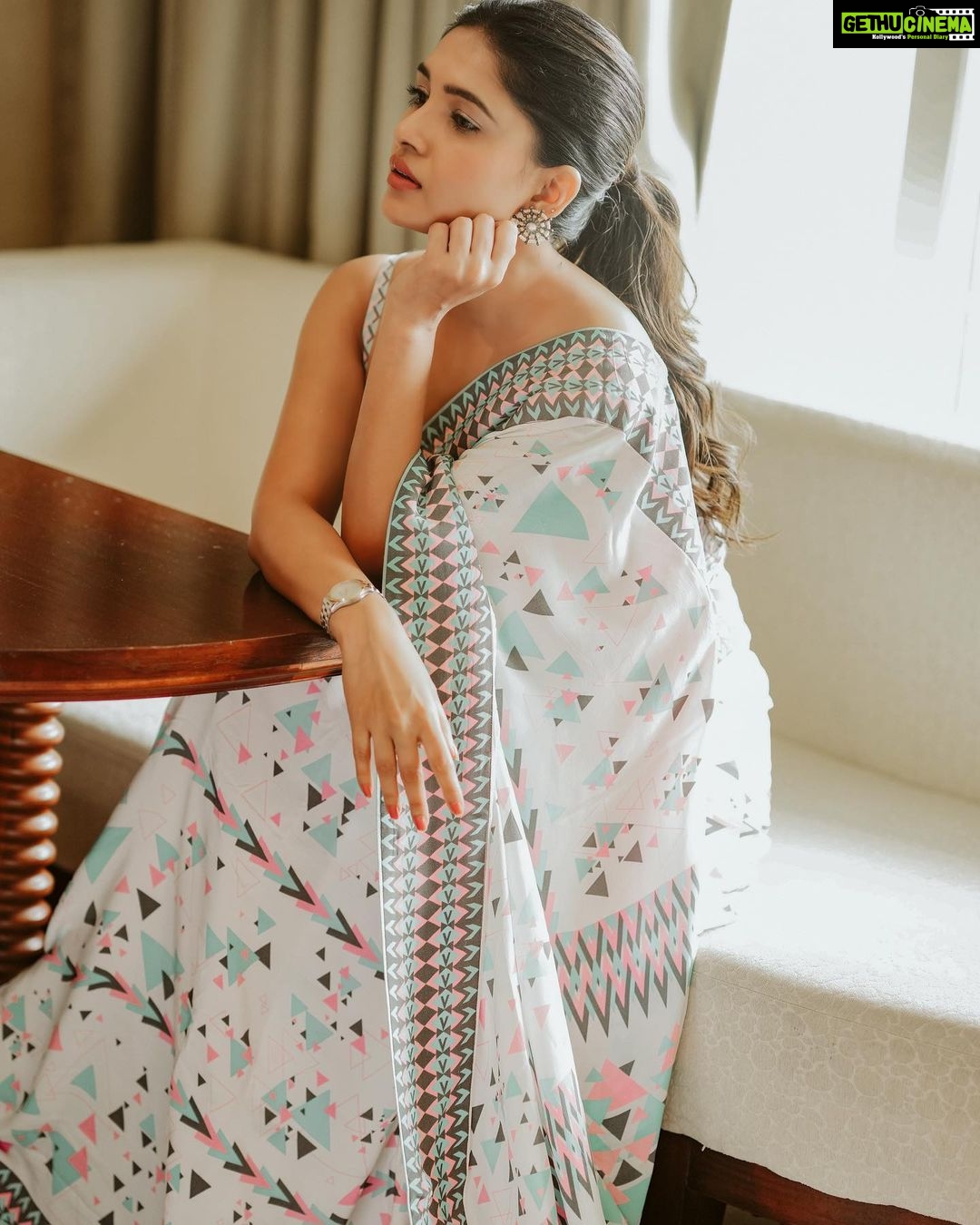 Vani Bhojan Instagram - Saree @bandananarulaofficial 📷 @arunprasath_photography
