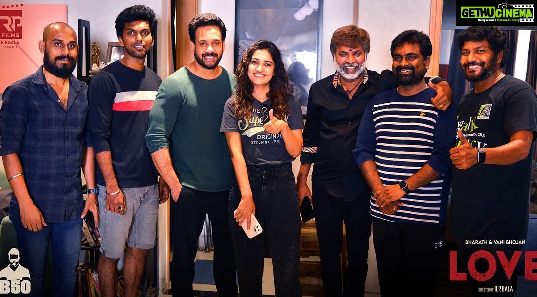 Vani Bhojan Instagram - #LOVE ❤️ movie shooting has been WRAPPED successfully, team has celebrated the occasion with @bharath_niwas @rpbala2012 #Bharath50 @RPFilmsOfficial @MuthaiahG @actorvivekpra @Danielanniepope #RonnieRaphael @iamswayamsiddha @teamaimpr @decoffl