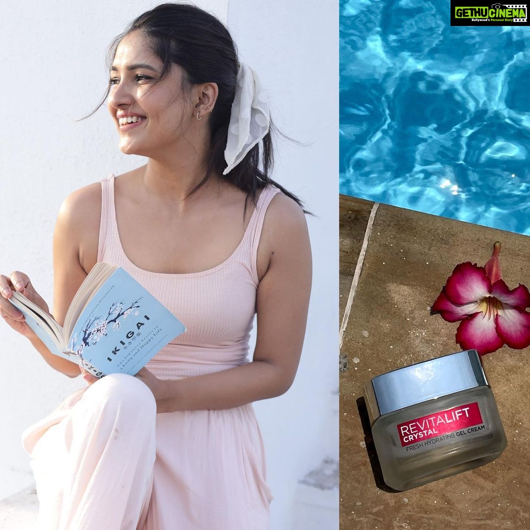 Vani Bhojan Instagram - My Summer Skincare ft. L’Oreal Paris Have been obsessed with the Crystal Gel Cream and UV Defenders. The two main skin care concerns of oily skin and UV protection have been taken care by these products and I can see my skin have that summer glow on. The crystal gel cream is packed with salicylic acid and gives 8 hours of oil control while keeping the skin crystal clear. The Uv Defender sunscreen has SPF 50+ and gives long hours of UV protection. Add these to your routine now and you will thank me! GIVEAWAY ALERT! 📍 Rules: Tag 3 people in the comments that you think should definitely try out this routine! One lucky winner will win the entire crystal range products! #Collab #UVDefender #crystalrevolution